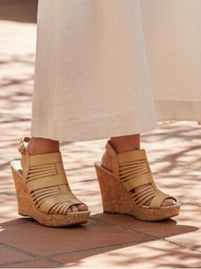 Franco Sarto Leather Beige Wedge Strap Sandals Shoes Sz 9